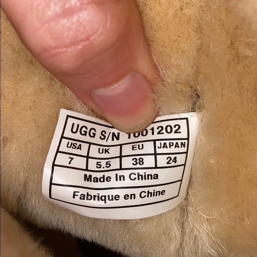 Dylan UGG Boot - Picture 12 of 16